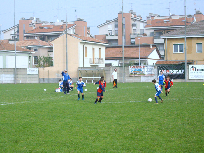 Colombo aspetta la palla per portarla avanti